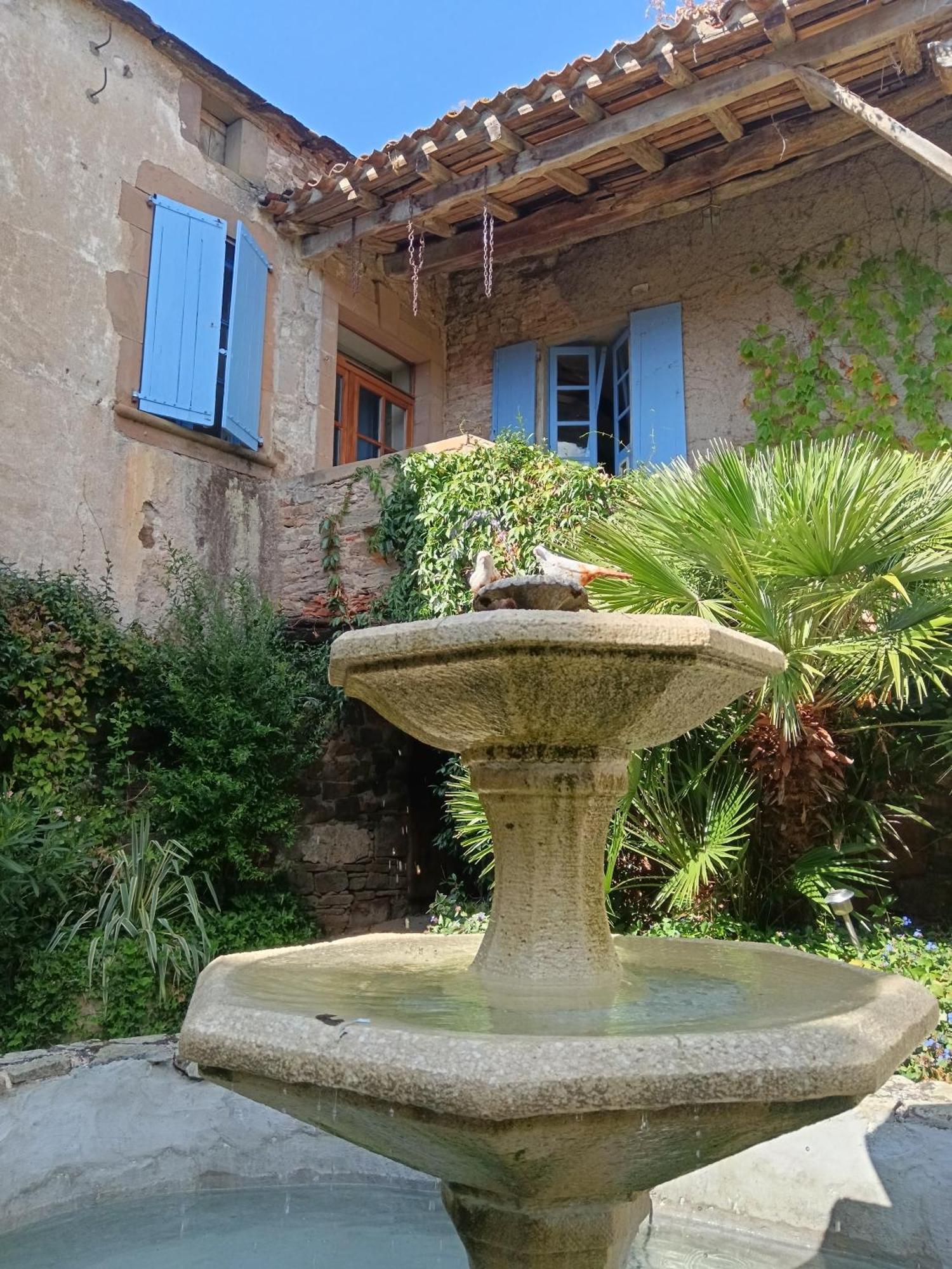 Les Volets Bleus Du Segur