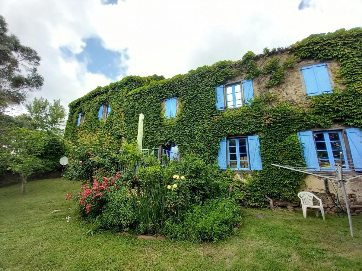 Holiday home Les Volets Bleus Du Segur
